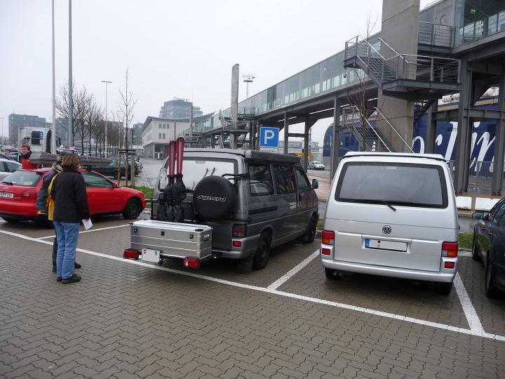 002.jpg - vor der F�hre in Kiel